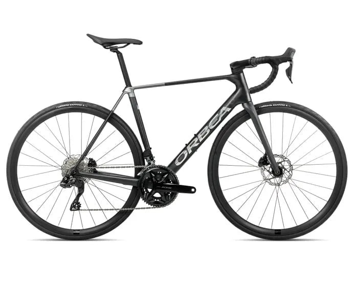 orca-m30i-rennrad-diamond-carbon-view-matt-titan-grey-gloss-2026-1.jpg